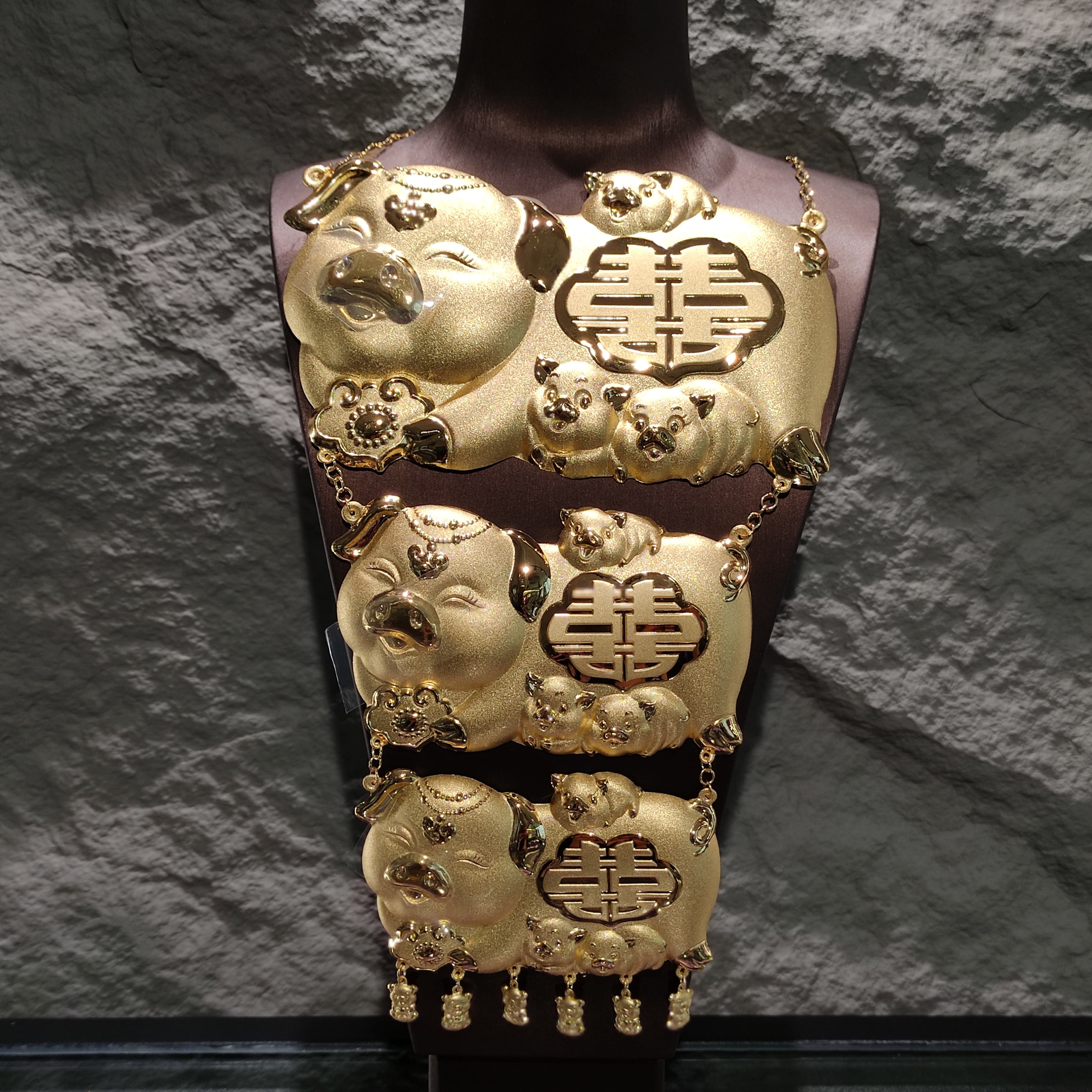 NL174 千金金業足金豬牌頸鏈